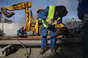 Costurile reabilitării termoficării bucureștene au crescut cu peste 50% din cauza majorării salariului minim în sectorul construcțiilor și a scumpirii materialelor