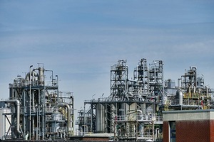 Prețul petrolului Brent a închis la aproape 87 de dolari pe baril