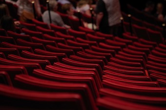 Facturile uriașe, indicate ca pericol de închidere a muzeelor și teatrelor. Notarra - prezentat deja fără bani pentru spectacole