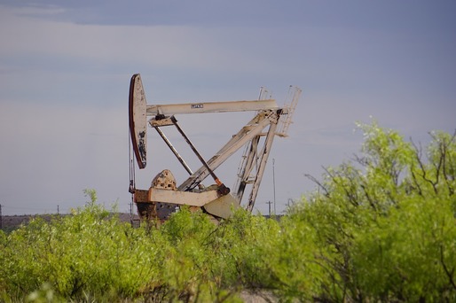 Prețurile petrolului au scăzut cu peste 5% și ajung la cel mai redus nivel din ultimele trei săptămâni