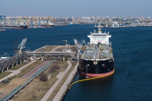 Docherii olandezi refuză să descarce un petrolier cu motorină rusească