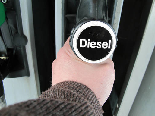 Guvernul vine cu subvenție de 50 bani pe litrul de combustibil pentru transportatori și distribuitori