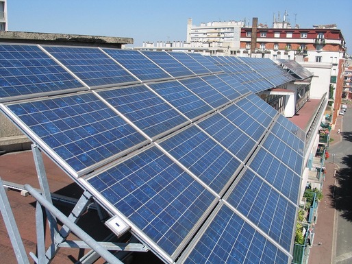 UE ar putea introduce obligativitatea dotării clădirilor noi cu panouri solare 