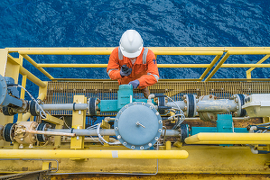 ANALIZĂ Noua Lege offshore, comparație cu cea veche: pierde sau câștigă statul? Indiciu: scumpirea galopantă a gazelor a răsturnat cu totul ecuația