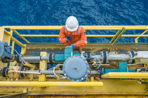 ANALIZĂ Noua Lege offshore, comparație cu cea veche: pierde sau câștigă statul? Indiciu: scumpirea galopantă a gazelor a răsturnat cu totul ecuația