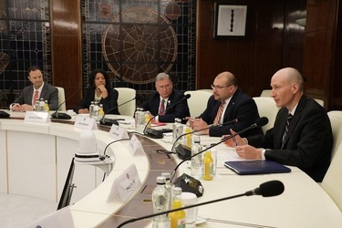 EXCLUSIV INTERVIU "Țarul-adjunct" al Energiei de la Washington: Mini-reactoarele nucleare, de mare interes pentru SUA, dar nu vom dicta nimic României. Răspuns la întrebarea - De ce nu aplică americanii proiectul mai întâi la ei în țară?