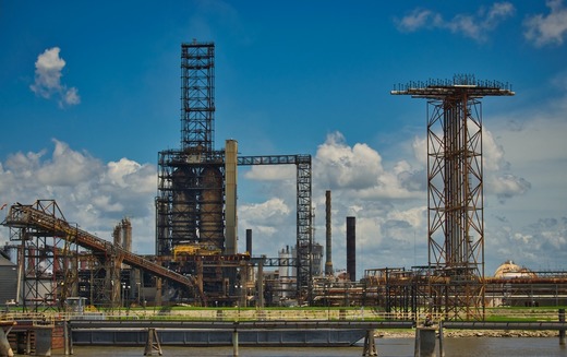 Prețurile petrolului au crescut după ce Arabia Saudită a susținut ideea reducerii producției OPEC+ în cazul revenirii Iranului pe piață