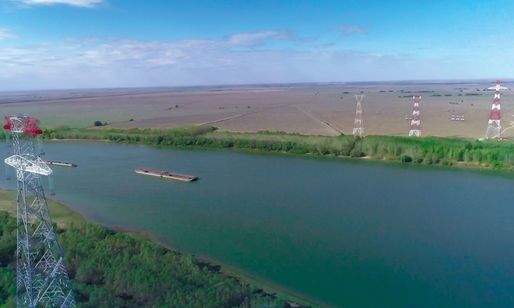 VIDEO&FOTO Cei mai înalți stâlpi de tensiune din România au fost ridicați