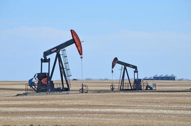 Petrolul își extinde declinul, pe fondul îngrijorărilor legate de politica monetară agresivă a Fed