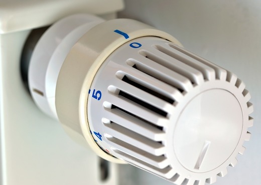 Facturile la electricitate se dublează de astăzi pentru o parte din populație, chiar dacă declarațiile pe propria răspundere au fost eliminate. Vouchere pentru anumiți consumatori
