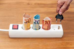 GRAFICE Preț minim record la energie în noaptea de Revelion. Minune de o zi