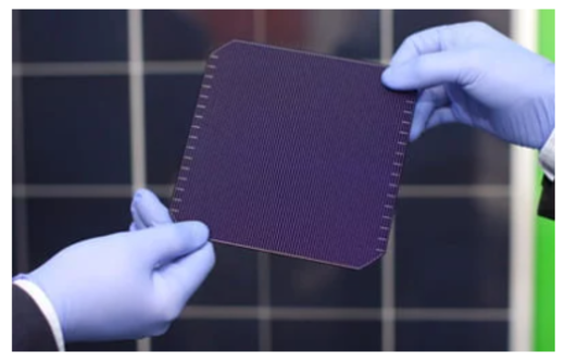 O companie care vinde panouri solare cu grafen și în România a electrificat o megafabrică în California alături de gigantul Tesla al lui Elon Musk