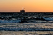 EXCLUSIV 11 companii, printre care Romgaz și OMV Petrom, interesate de achiziționarea primei exploatări offshore noi de gaze în Marea Neagră. Gigantul Carlyle cere 800 milioane euro
