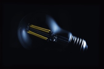 Gospodăriile și întreprinderile din Marea Britanie, plătite pentru a folosi mai puțină energie electrică