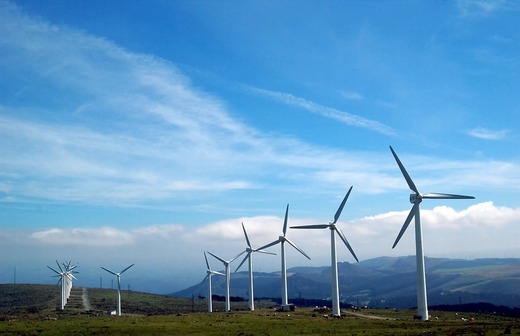 Sursele eoliene și solare au depășit gazele în generarea de electricitate în UE