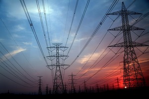Consumul de electricitate a scăzut în ritm mai accelerat decât producția. Regenerabilele - singurele care au generat mai multă energie decât în 2021
