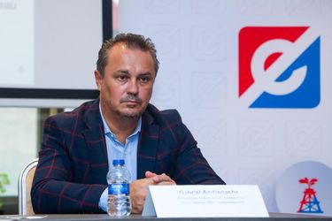 Noul vicepreședinte al ANRE poate fi suspendat din funcție, după ce supraveghetorii Transelectrica au decis să-l păstreze CEO încă 2 luni. Cele 2 poziții sunt incompatibile