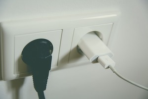 Consumul de energie electrică al populației s-a redus cu 15% în primele trei luni 