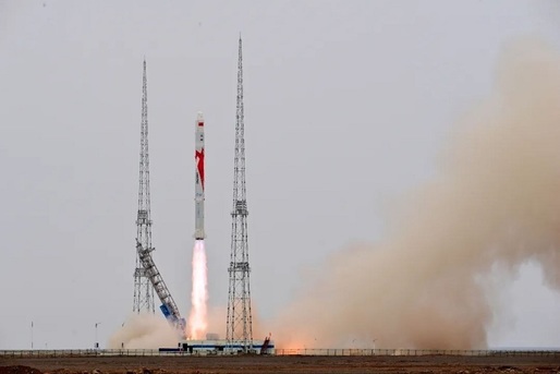 O companie privată chineză a lansat miercuri pe orbită prima rachetă cu oxigen metan-lichid din lume, înaintea rivalilor americani