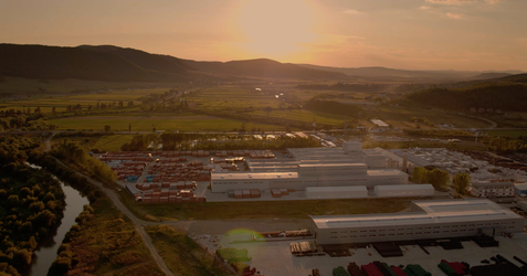 TeraPlast atrage 5,5 milioane lei din fonduri PNRR pentru construcția unei  centrale fotovoltaice în parcul de la Sărățel