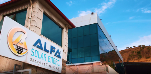 VIDEO&FOTO Unul dintre cei mai mari producători de panouri fotovoltaice din Turcia pregătește fabrică în România. A adus deja primii bani