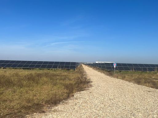 FOTO&VIDEO A fost inaugurat în România cel mai mare parc solar din Europa de Sud-Est, construit și operat fără nicio subvenție