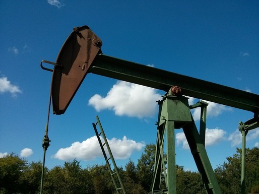 Prețurile petrolului au urcat cu aproximativ 3%, în urma opririi producției la o exploatare din Libia