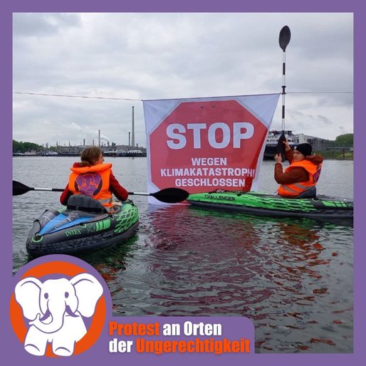 Un grup de 20 de activiști de mediu, în caiace, au blocat accesul în cea mai mare rafinărie germană: "Stop - închis din cauza catastrofei climatice"