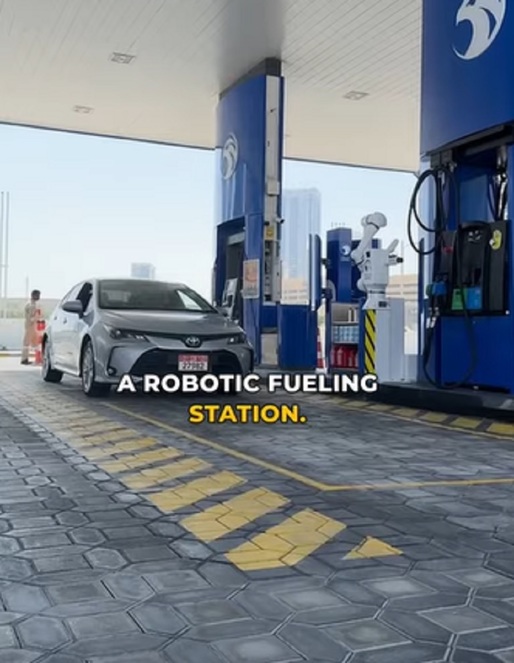 VIDEO A apărut robotul care îți umple mașina în benzinării