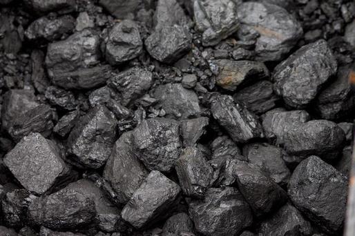 ANUNȚ România se uită spre cărbune în caniculă: Pune în funcțiune instalații energetice vechi de zeci de ani. La Paroșeni a fost folosită inclusiv munca manuală pentru a încărca cărbunele, cu echipamente din anii 1950