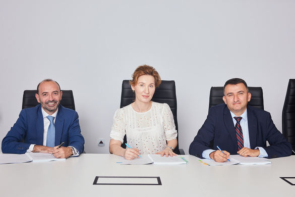 FOTO Rețele Electrice semnează pentru credite de 1 miliard lei de la un consorțiu de bănci