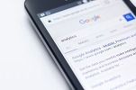 Google și Microsoft consumă mai multă energie electrică decât 100 de țări. Vor să apeleze la energia nucleară sau geotermală 