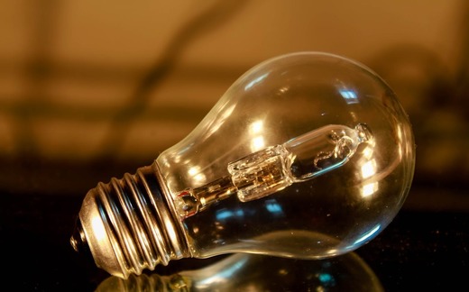 De ce facturile la electricitate din august vor fi mai mari chiar și de cinci ori, deși prețul energiei e plafonat 