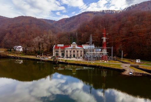 FOTO PPC, care a preluat afacerile locale ale Enel, achiziționează portofoliul companiei care a lansat primul sistem de energie fotovoltaic plutitor la scară largă din România și deține cea mai mare rețea de prosumatori. Acord de 700 milioane euro