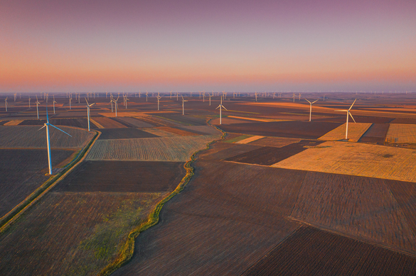 FOTO PPC, care a preluat afacerile locale ale Enel, achiziționează portofoliul companiei care a lansat primul sistem de energie fotovoltaic plutitor la scară largă din România și deține cea mai mare rețea de prosumatori. Acord de 700 milioane euro