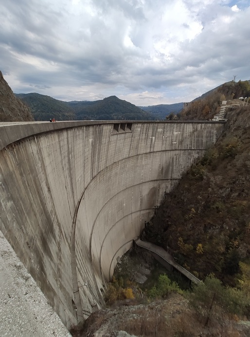 Treisprezece baraje vor fi modernizate