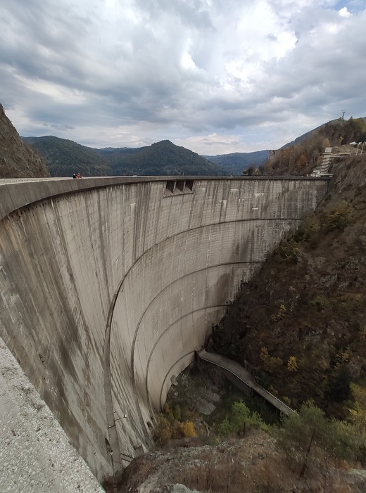 Treisprezece baraje vor fi modernizate