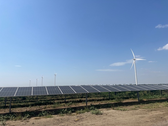 FOTO Engie a finalizat cea mai mare centrală hibridă, eolian-fotovoltaică, din România. Prima sa investiție greenfield locală în regenerabile din ultimii peste 10 ani