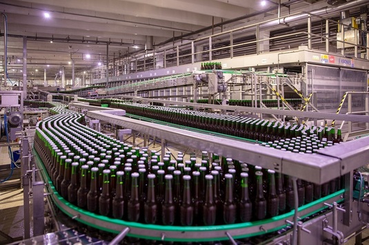 Heineken începe în România decarbonarea fabricilor