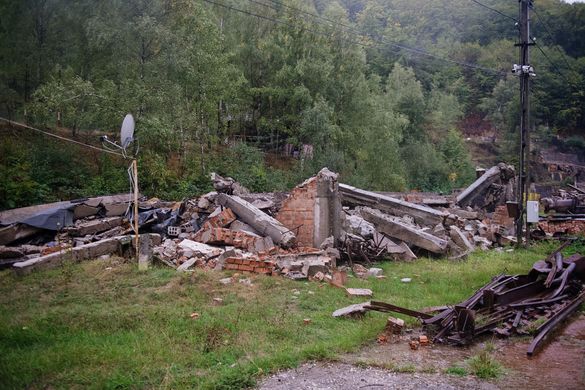 FOTO Ciucă, imagini dezolante de la fosta mină de grafit de la Baia de Fier, pentru revitalizarea căreia România a cerut sute de milioane de euro Comisiei Europene