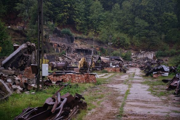 FOTO Ciucă, imagini dezolante de la fosta mină de grafit de la Baia de Fier, pentru revitalizarea căreia România a cerut sute de milioane de euro Comisiei Europene