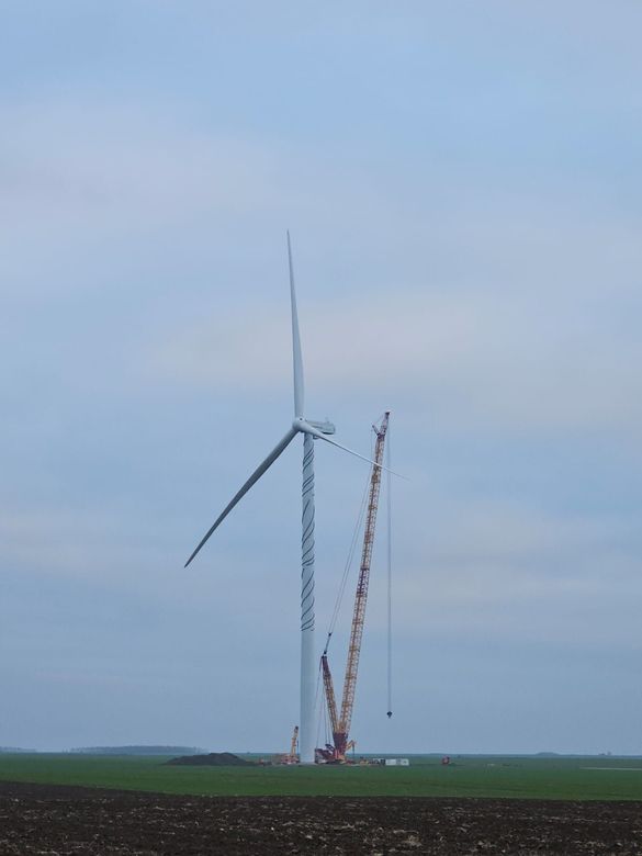 FOTO Danezii de la Eurowind Energy au instalat deja în România cea mai mare turbină eolienă construită până acum