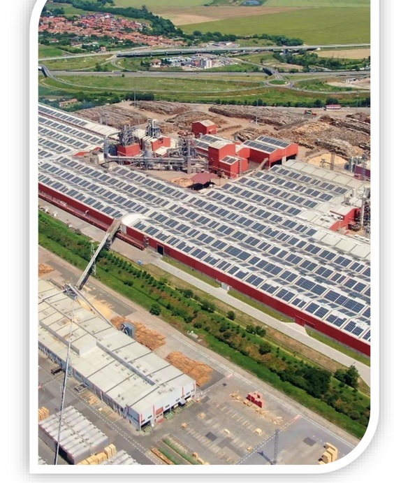 FOTO Kronospan a implementat la fabrica din Sebeș cel mai mare sistem de panouri fotovoltaice din România; proiect amplu planificat și pentru fabrica din Brașov