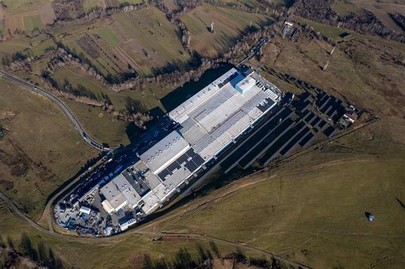 FOTO Grupul Montana, furnizor pentru Airbus, Boeing, Bombardier și Premium Aerotech, instalează panouri solare pe amplasamentele din România. A anunțat o mare investiție locală