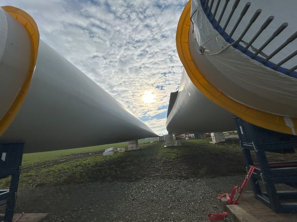 FOTO Danezii de la Eurowind Energy ridică în România cele mai mari turbine eoliene construite până acum