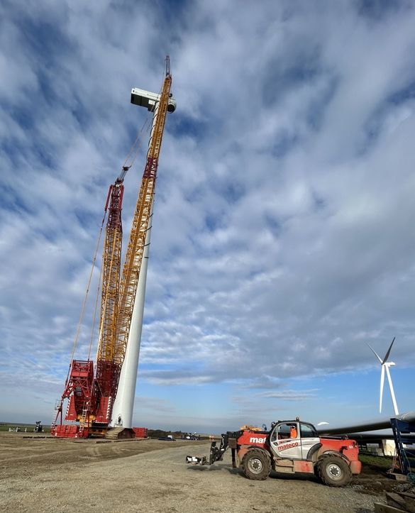 FOTO Danezii de la Eurowind Energy ridică în România cele mai mari turbine eoliene construite până acum