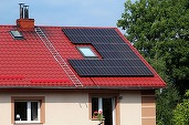 Panouri fotovoltaice, montate gratuit pe casele familiilor sărace din Petroșani