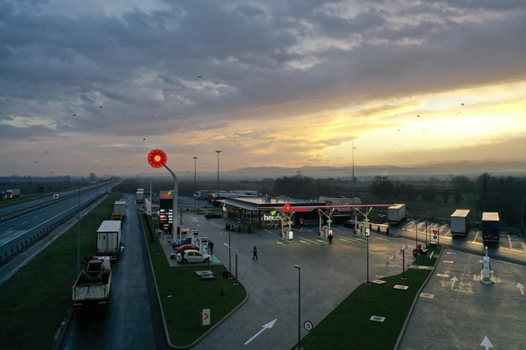 VIDEO&FOTO Rompetrol duce conceptul ”hei” în Georgia. În România a lansat benzinării de un nou tip. „Este o premieră pentru România, un concept gândit integrat.