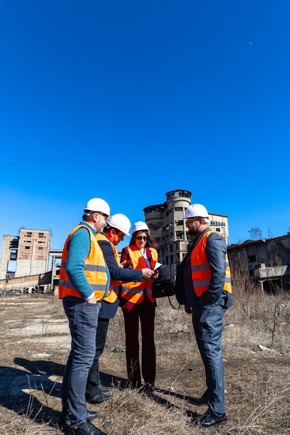 CONFIRMARE FOTO Start oficial - OMV Petrom și gigantul Monsson reconvertesc mineri. O fabrică este construită în Valea Jiului