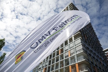 Undă verde: OMV Petrom externalizează anumite servicii, cu tot cu angajați